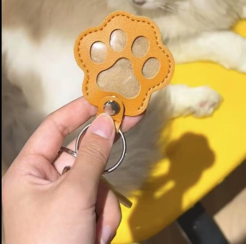 🐾Pet Paw Shaped Leather Keychain