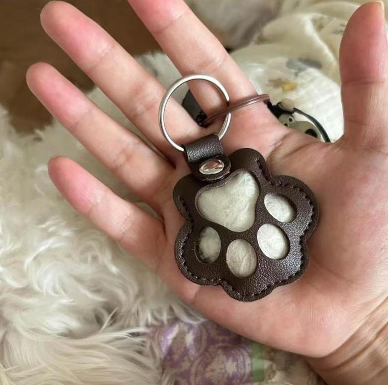 🐾Pet Paw Shaped Leather Keychain